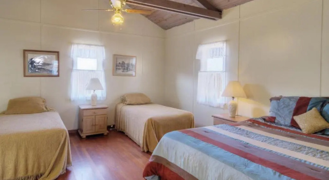 Четырёхместный номер Standard с балконом Banning House Lodge