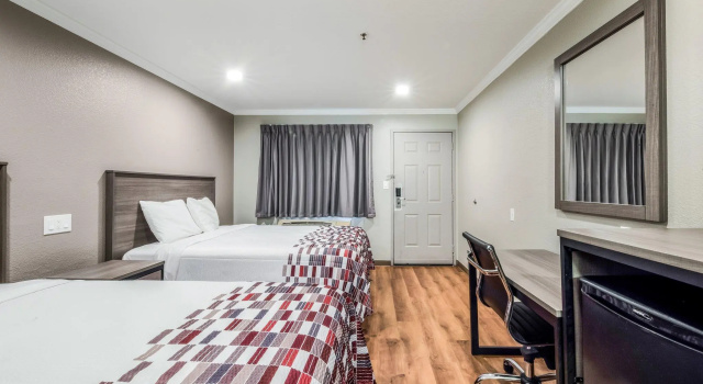 Четырёхместный номер Standard Econo Lodge Vallejo Fairgrounds