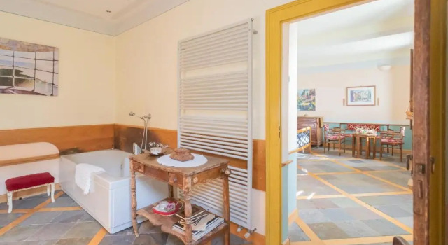 Villa Torre di Palanzo With Magnificent View by Rent all Como, Book Villa Sommerhuse i Como, Hytte