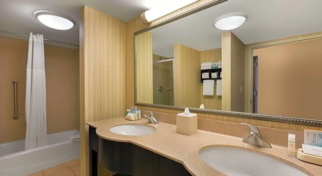 Люкс с 2 комнатами oceanfront Hampton Inn & Suites Myrtle Beach Oceanfront