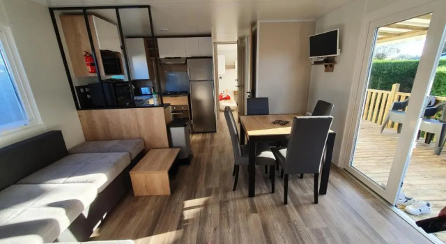 Mobil Home 2022 les charmettes 3 Chambres 40m2, Rezerwuj Hotel Hotele w Côte de Beauté z basenem, Basen