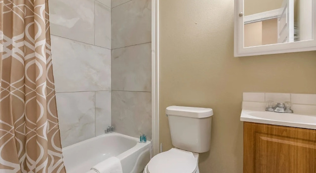 Номер Standard с 2 комнатами с видом на город 2BD Spacious condo Steps from ST Charles