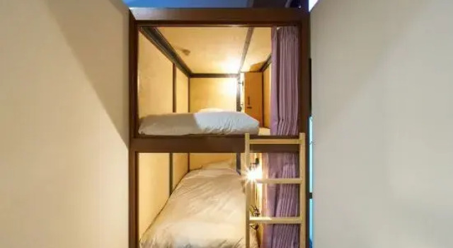 Кровать в общем номере Yokohama Chinatown 3 min walk / Motomachi & Nihon-Odori Station 5 min walk / Cabin-style rooms