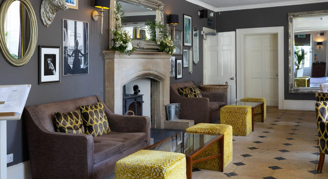Barton Hall Hotel, Book Ferieresort Kettering Northamptonshire