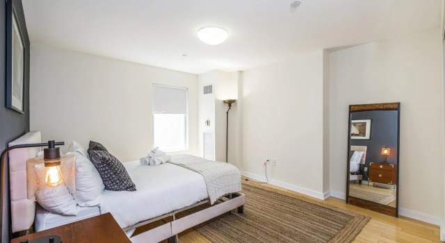Modern 2BR + 100 Walkscore | Theatre District | Evonify