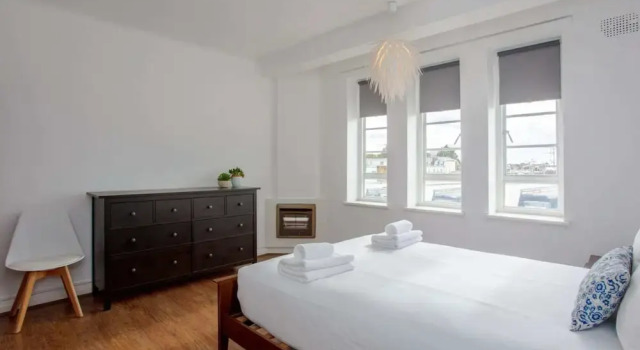 Contemporary 2 Bedroom Flat in Bayswater