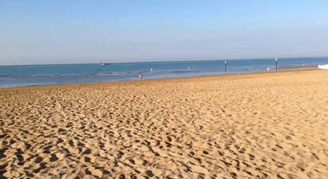 Beautiful two Bedroom Apartment Facing the sea - Sea View - Beach Place Included, Prenota Appartamento Hotel a Veneto con parcheggio, Parcheggio
