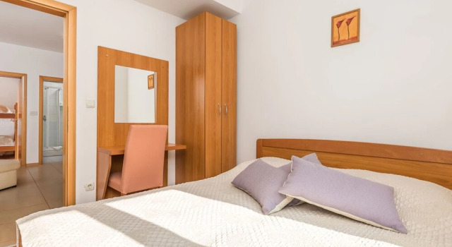 Mare 6 Kampor in Kampor, Varaa Hotelli Hotellit Kvarner Islands uima-altaalla, Uima-allas