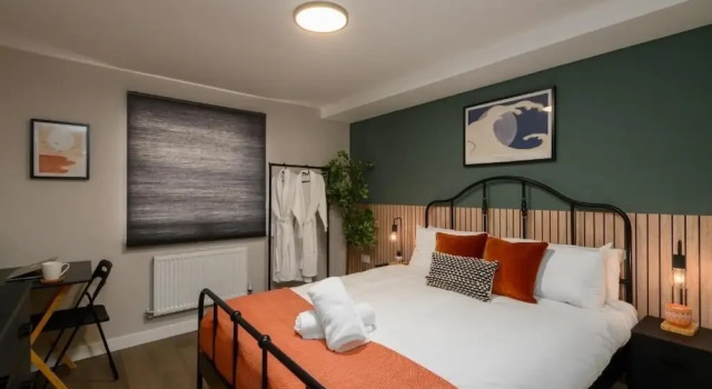 Benjamin Suite Modern 3BR Apartment, Забронировать Апартаменты/квартира Кардифф Гламорган, рядом с Торговый центр "Кэпитол"