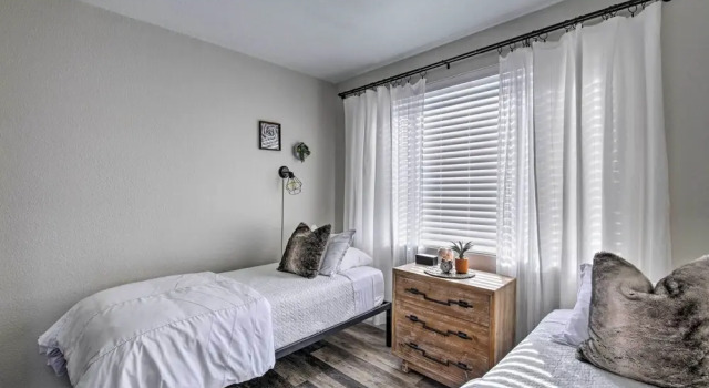 Modern Phoenix Condo w/ Resort Pool & Spa!, Забронировать Курортный отель Финикс 