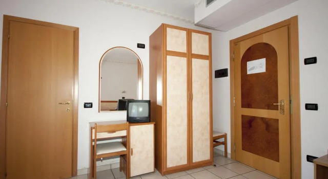 Albergo San Michele, Забронировать Отель Отели Сан-Джованни-Ротондо с парковкой, рядом с Святилище Падре Пио, Парковка