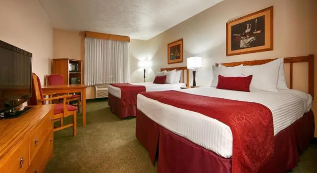 Четырёхместный номер Standard с балконом Best Western John Jay Inn