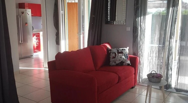 Apartment With one Bedroom in Le Gosier, With Private Pool and Wifi, Varaa Huoneisto Hotellit Grande-Terre uima-altaalla, Uima-allas