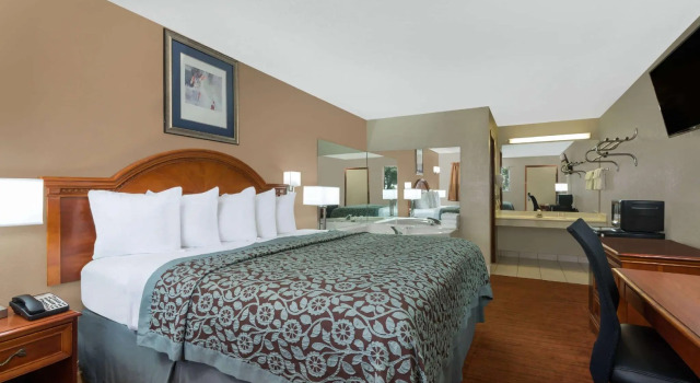 Двухместный люкс Days Inn by Wyndham Maumee/Toledo