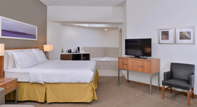 Двухместный люкс Holiday Inn Express and Suites New Orleans Airport by IHG