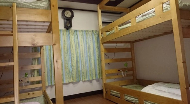 Кровать в общем номере (мужской номер) Guesthouse Seiryu Kibako