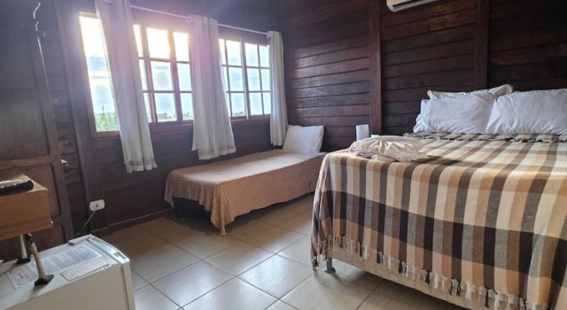 Семейный номер Standard с 2 комнатами рядом с пляжем Namorada Brava Guest House Praia Brava, Piscina & Naturaleza