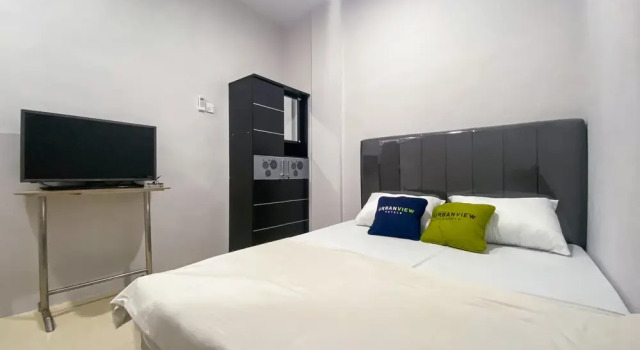Urbanview Hotel near DC Mall Crown Homestay Batam