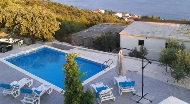 Holiday Home Bepo, Buchen Sie Ferienwohnung Hotels in Gespanschaft Split-Dalmatien mit Pool, Schwimmbad