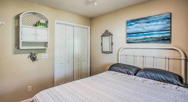 Sunny N Myrtle Condo w/ Pool < 2 Mi to Beach!