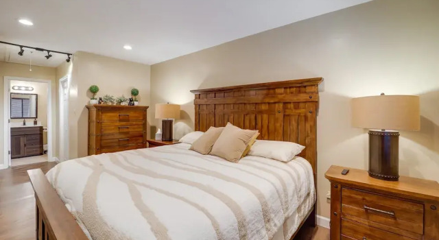 Mtn-view Condo w/ Lookout Deck in Banner Elk!