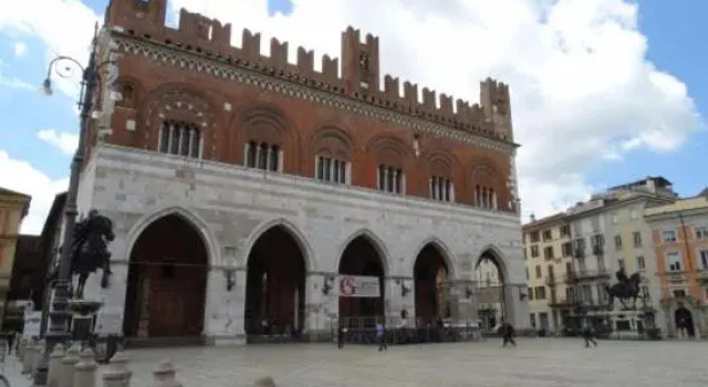 Lu.Lu Suite and Rooms, Buchen Sie Hotel Piacenza Emilia-Romagna