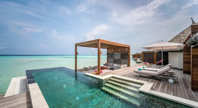 Люкс Water семейный с 2 комнатами Four Seasons Resort Maldives at Kuda Huraa