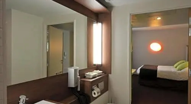 Кровать в общем номере ibis Lyon Sud Oullins
