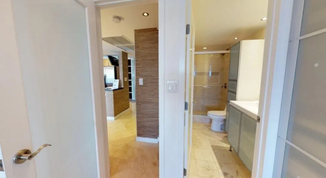Collins Condo #211433 1 Bedroom 1.5 Bathroom Condo, Varaa Hotelli Hotellit Miami Beach uima-altaalla, Uima-allas