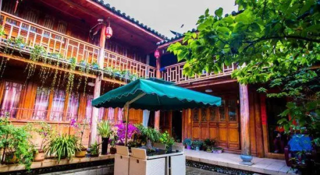 Shuhe Zaibiechu Inn, Prenota Hotel Lijiang Yunnan