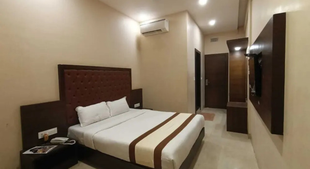 Collection O Vertigo Suite, Забронировать Отель Отели штата Махараштры 3 звезды, 3*