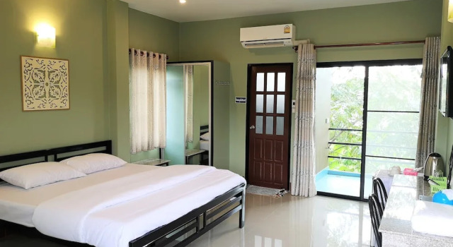 Двухместный номер Superior с балконом โรงแรมห้วยทราย Huaisai Hotel