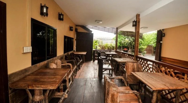 Khum Klao Teak Hut Resort, Забронировать Курортный отель Отели Бангкока с парковкой, Парковка