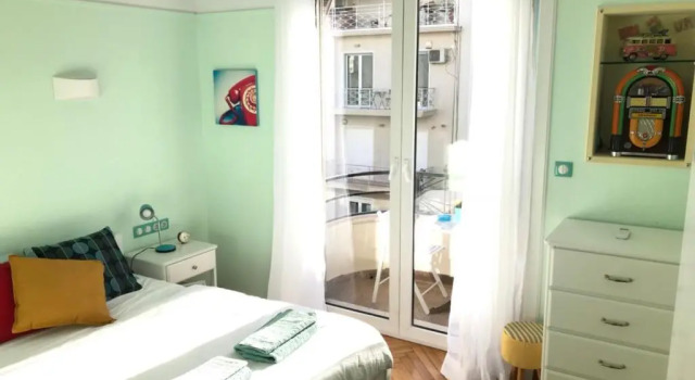 Spacious & Sunny Kolonaki Apt 5 mins metro/ACx3/1.5 BT, Забронировать Отель Афины Острова Саронического залива - Аттика, рядом с Театр Глория