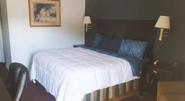 Номер Standard Coratel Inn & Suites by Jasper Hutchinson