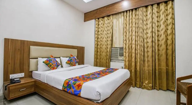 Номер Deluxe FabHotel Silver Inn I - Near Prabhat Chauraha