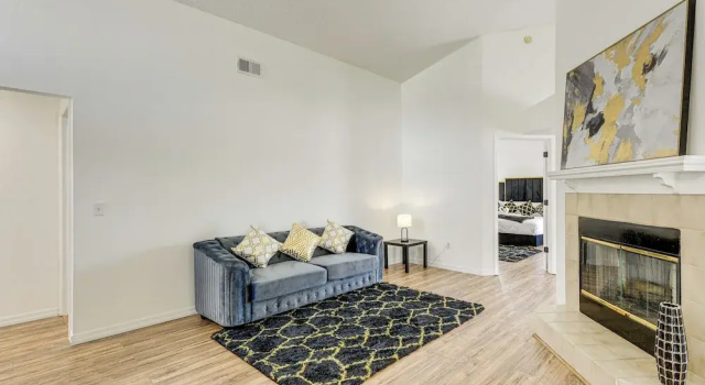 6 Mi to Disney World: Lake-view Retreat w/ Pool!, Varaa Lomakoti Kissimmee Kissimmee