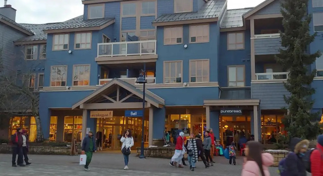 Апартаменты Tyndalstone Lodge 3 Bedroom in the Heart of Village North Whistler