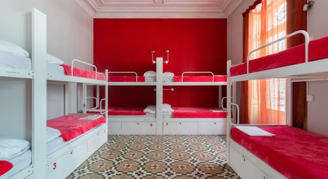 Кровать в общем номере Red Nest Hostel