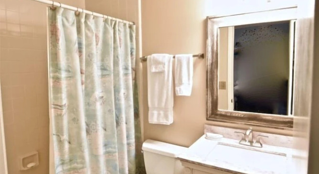 Seawinds 77 - Remodeled Sea Winds 2 Bedroom Steps to the Pool Lagoon View, Rezerwuj Hotel Hotele w Saint Augustine Area z parkingiem, Parking
