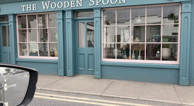 3-bed House Sleeps 6 With Patio, Boek Hotel Hotels in Clare met parkeren, Parkeren
