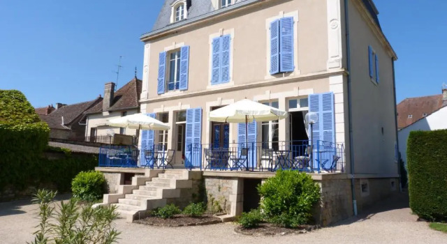 Logis Hotel Domaine du Cheval Blanc, Book Hotel Hotels in Burgundy with a Pool, Swimming Pool