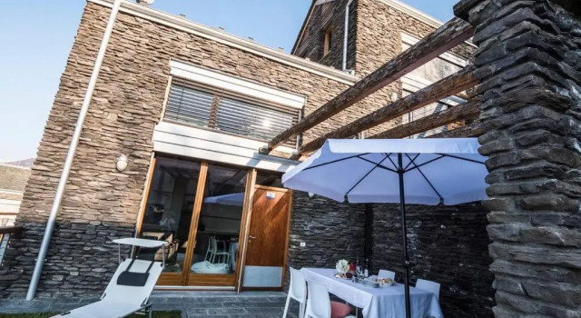 Magic lake view with beautiful pool area, Book Hotel Hotels in Como with a Pool, Swimming Pool