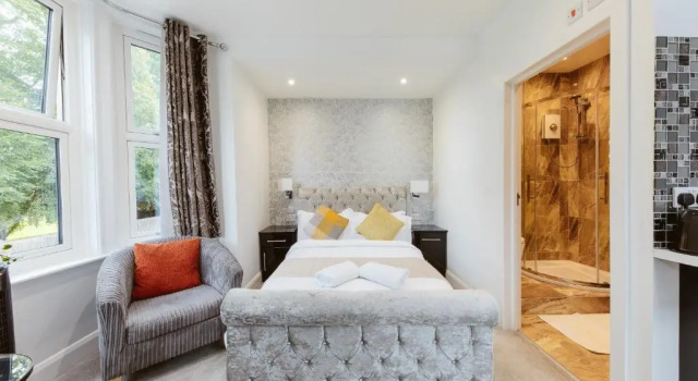 Modern city centre studio apartment 202