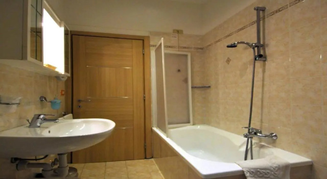 Трёхместный номер Standard Hotel Alexander & Spa