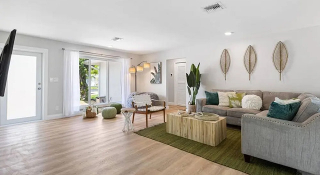 Cozy Home at Lighthouse Point With Pool