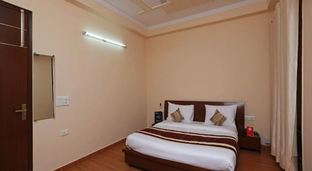 OYO 11600 Hotel Cosy Tree, Забронировать Отель Гургаон 