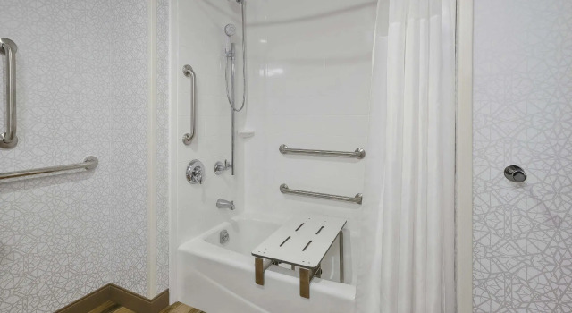 Четырёхместный номер Standard Hampton Inn & Suites Grandville Grand Rapids South