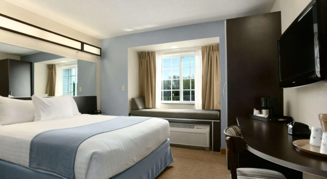 Двухместный номер Microtel Inn and Suites by Wyndham - Geneva
