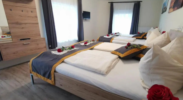 Четырёхместный номер Economy City House Alpeneck
